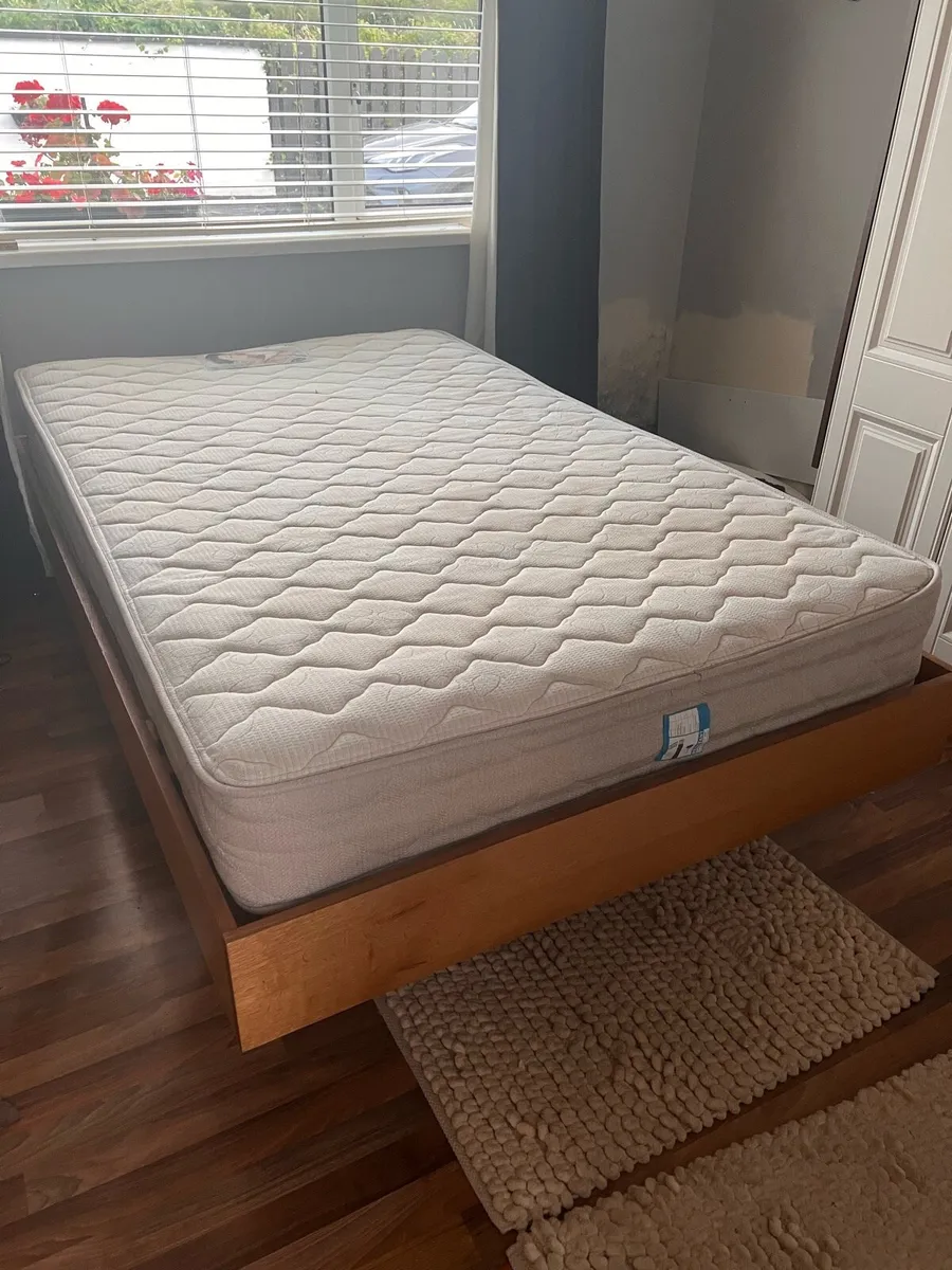 Floating bed - Image 1