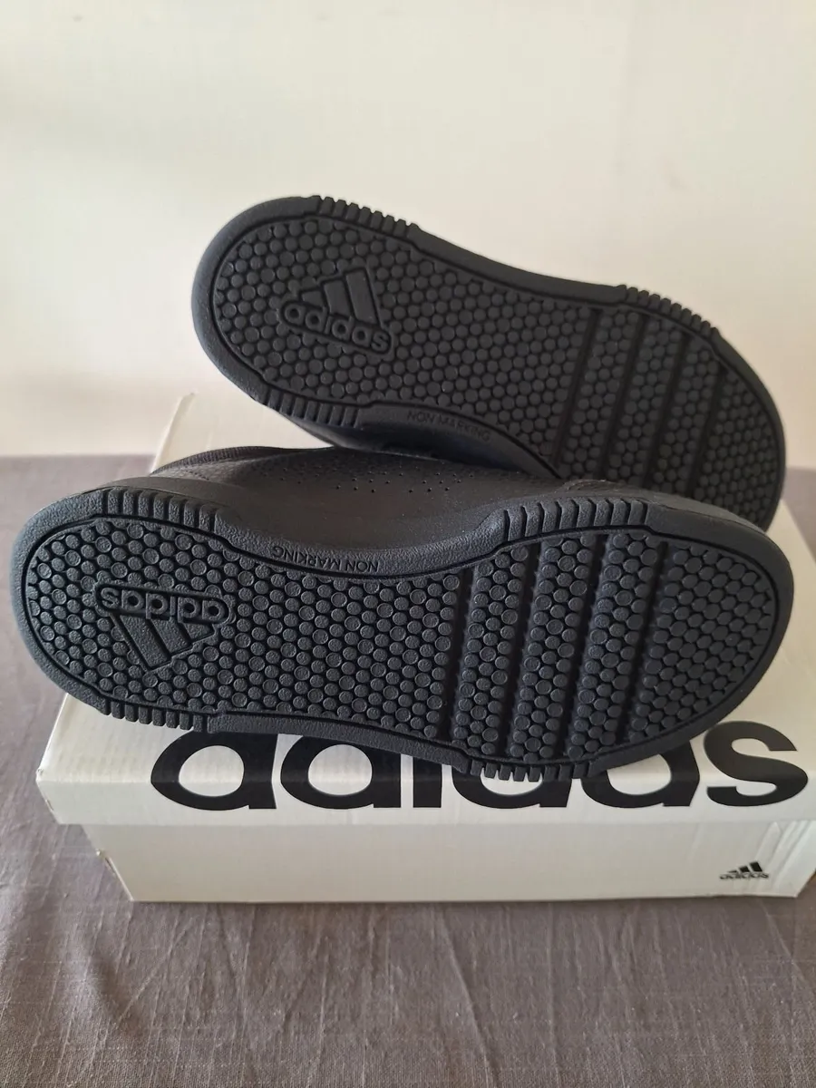Adidas kids trainers - Image 2