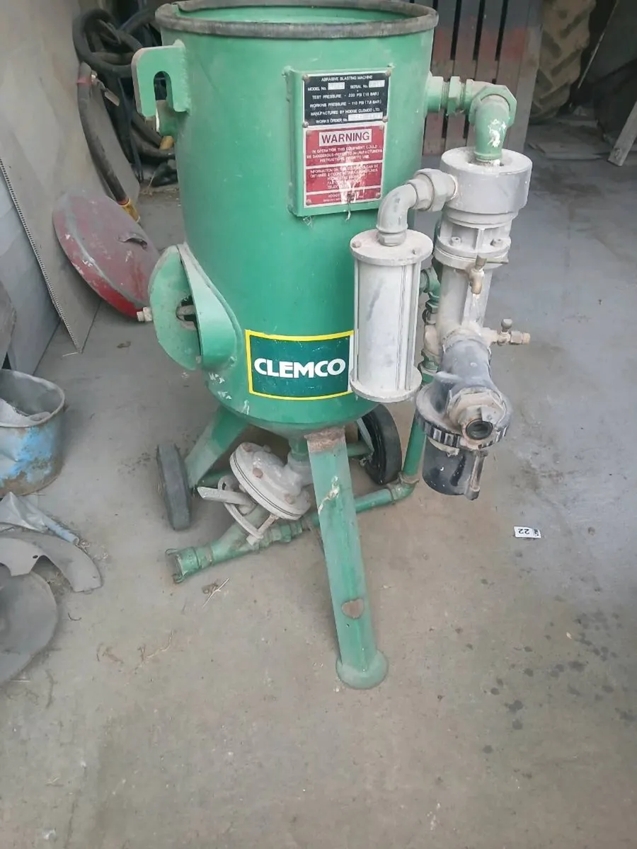 Sand blaster - Image 1