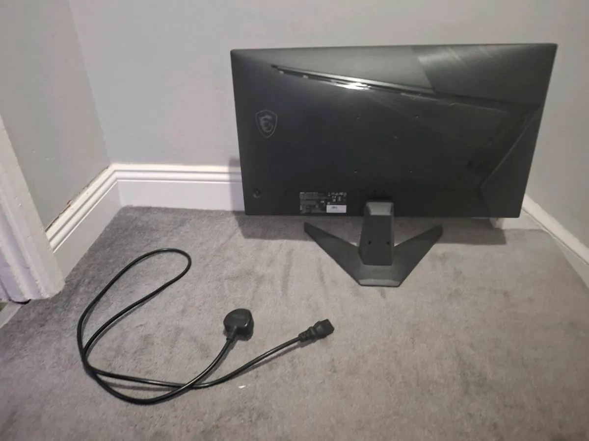 MSI 24 inch gaming curved monitor. GONEBEFOREAUG - Image 3