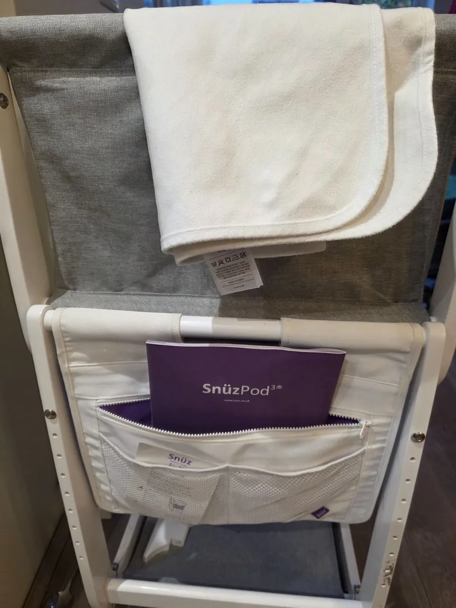 SnuzPod 3 Bedside Crib - White and Grey - Image 2
