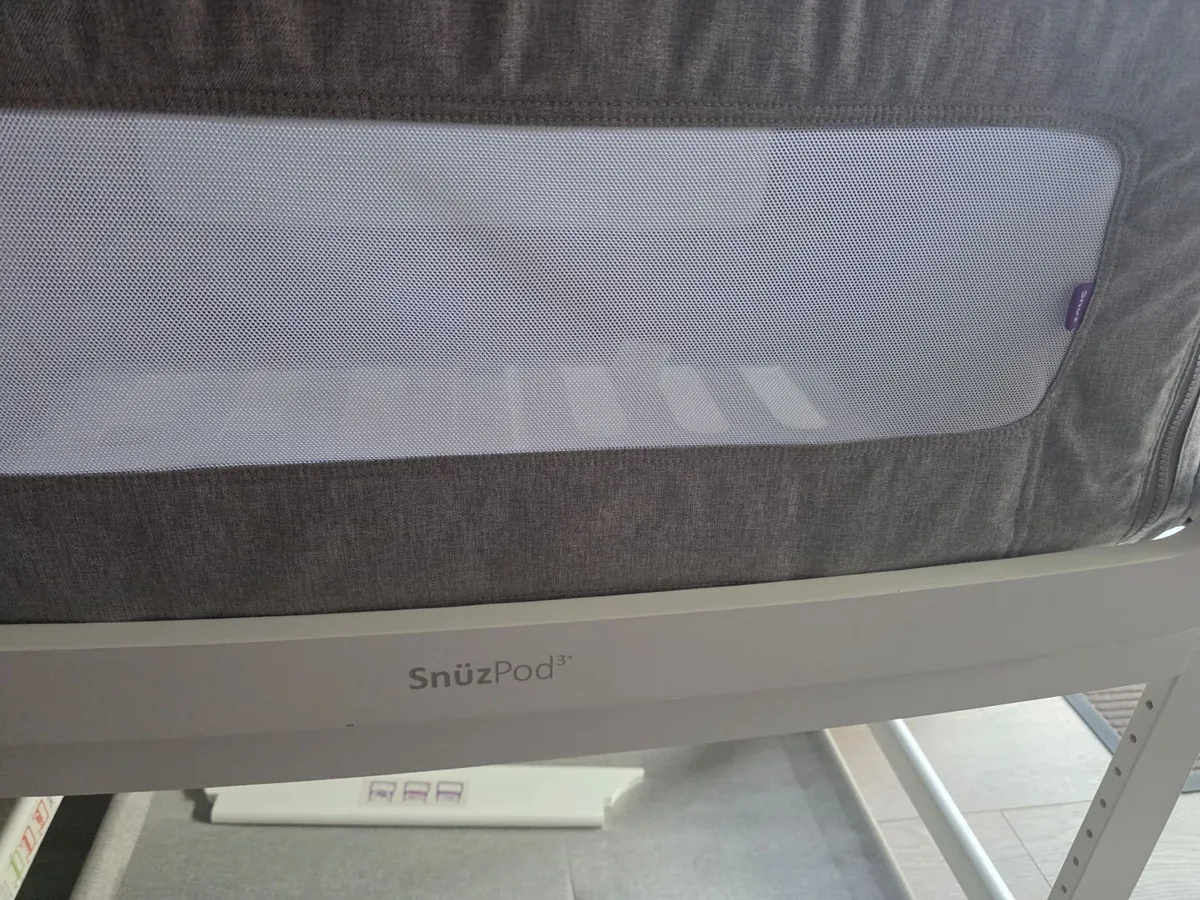 SnuzPod 3 Bedside Crib - White and Grey - Image 3