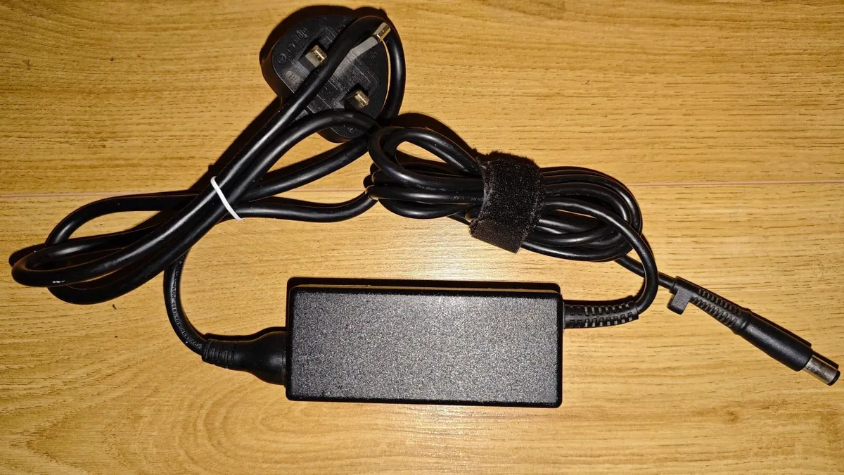 HP 65W 18.5V 3.5A AC Adapter Charger Power Supply - Image 1
