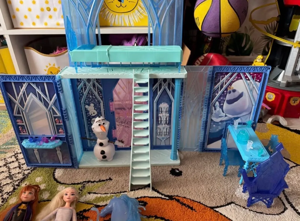 Disney Frozen 2 Elsa's Fold and Go Ice Palace - Image 2