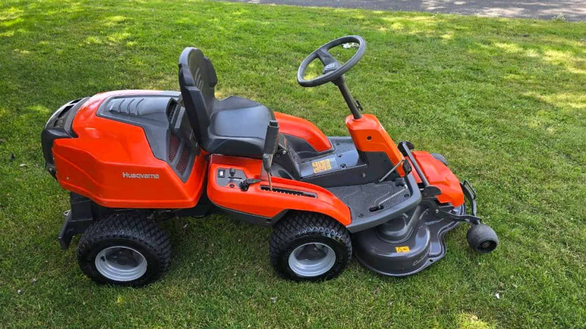 Husqvarna R214C AS NEW - Image 2