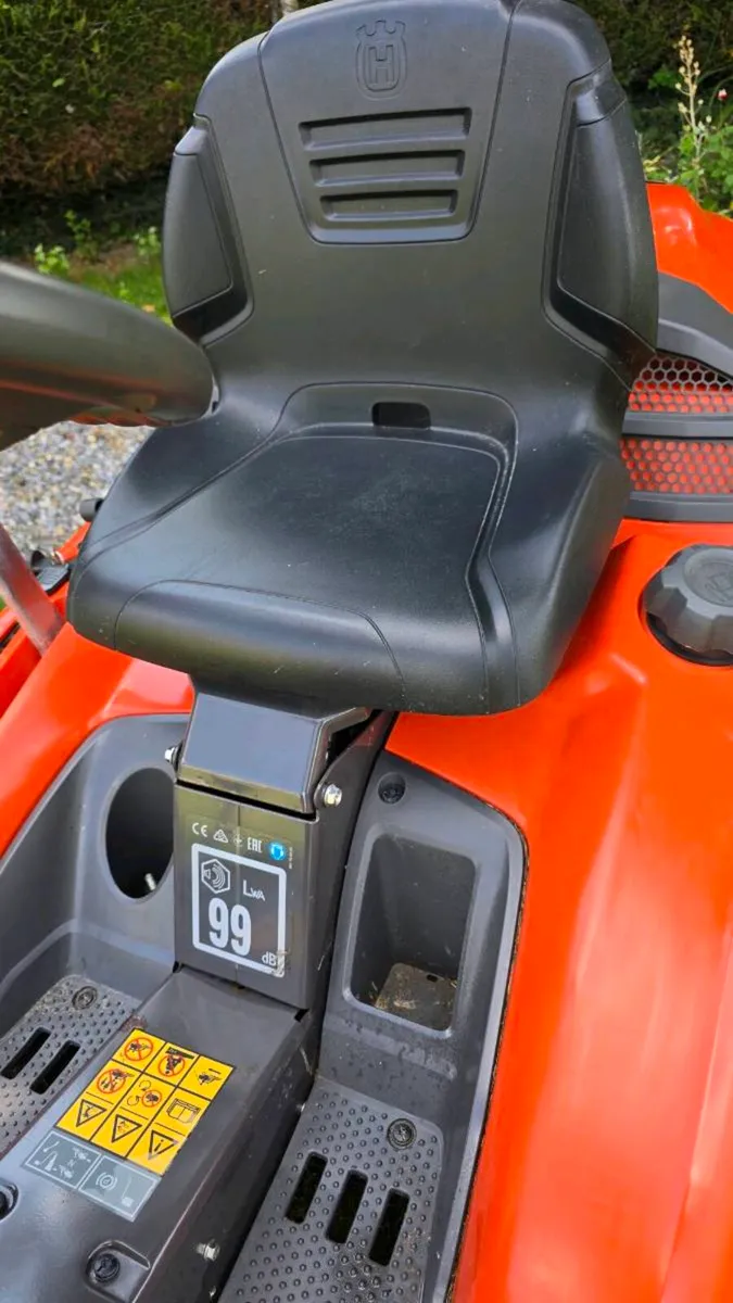 Husqvarna R214C AS NEW - Image 4