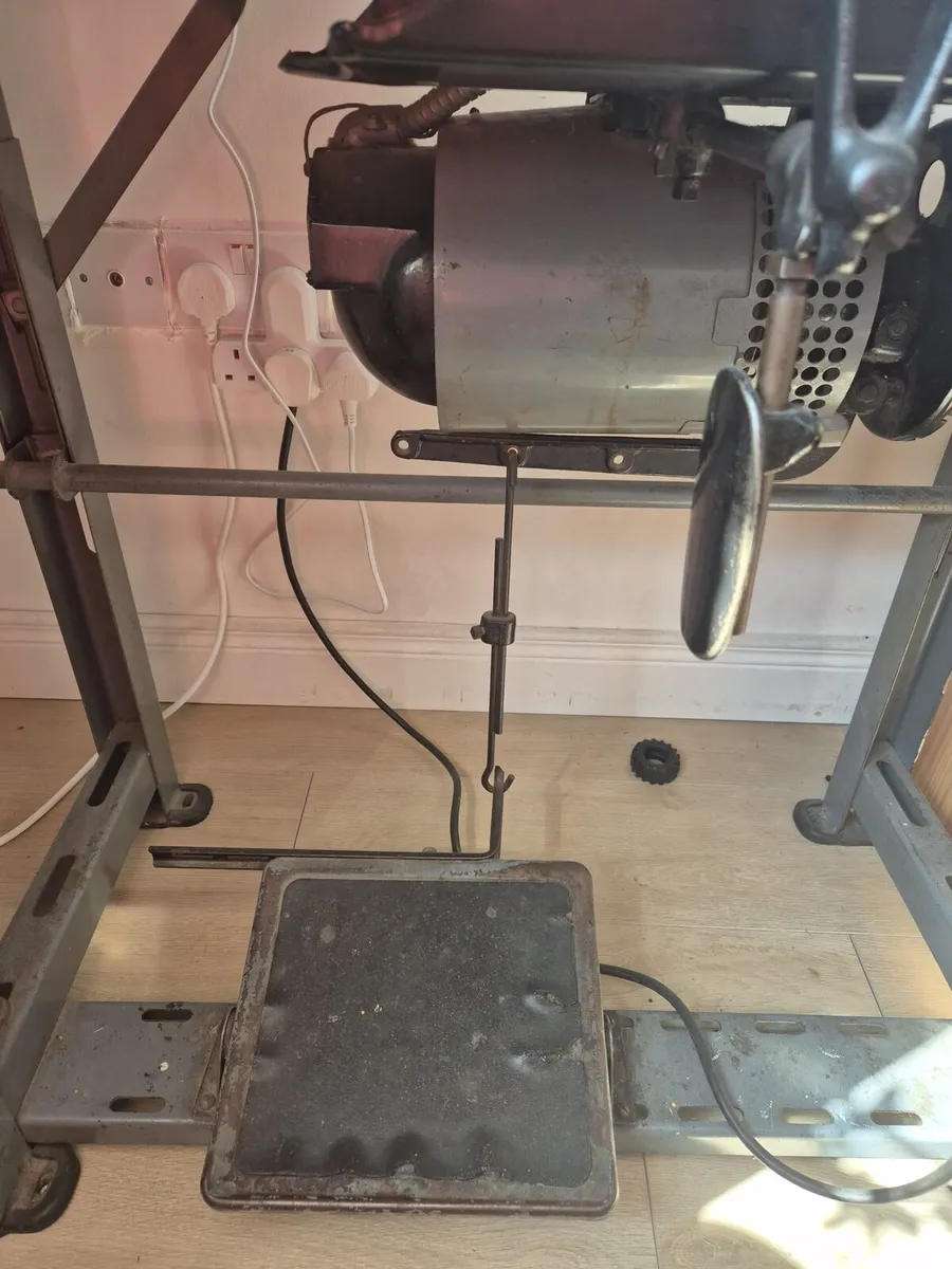 Singer Vintage Industrial Sewing Machine - Image 3