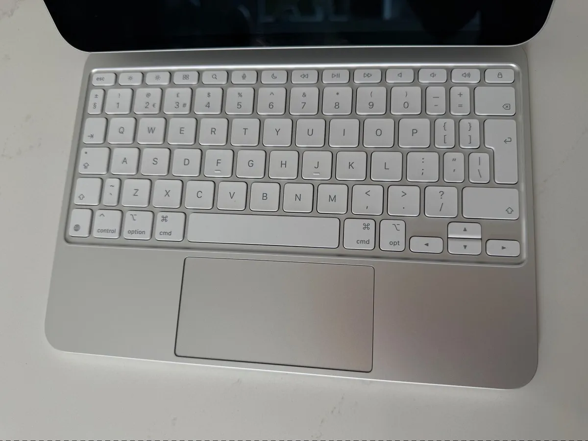 Apple IPad Pro M4 512GB, Magic Keyboard & Pencil - Image 2