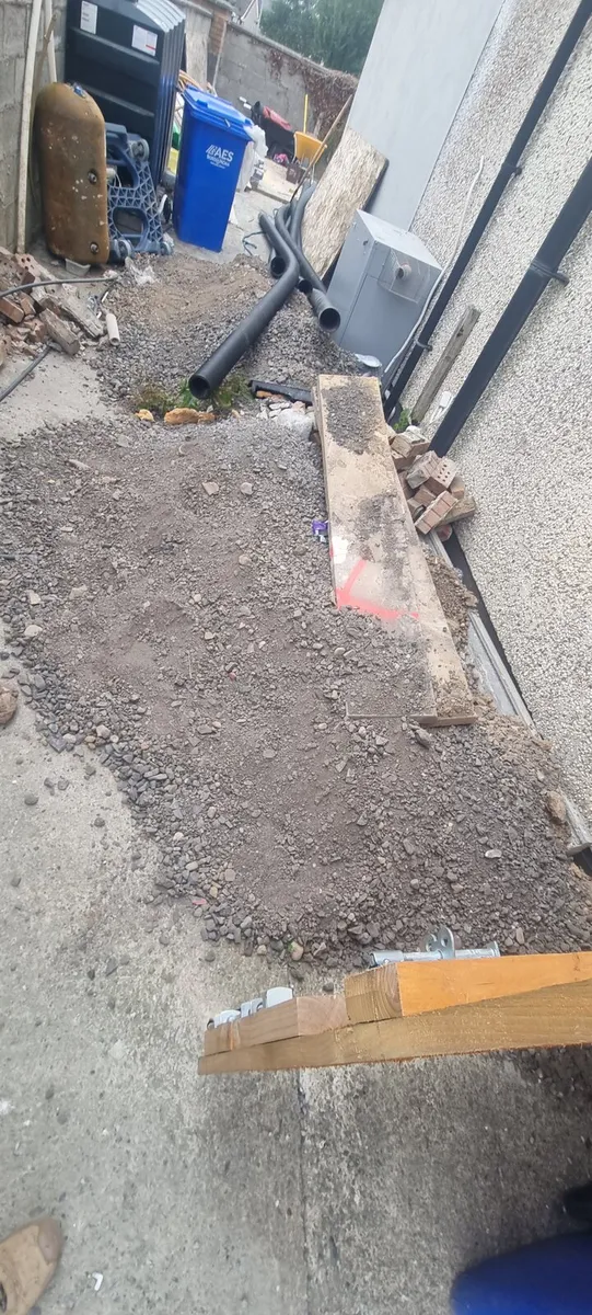 Approx 2 Tonne of 804 - Image 1