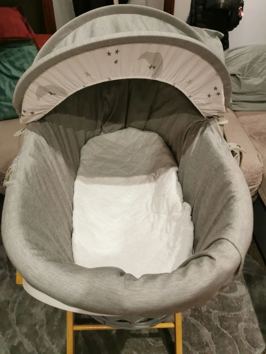 Moses Basket with stand. Gray color. - Image 2