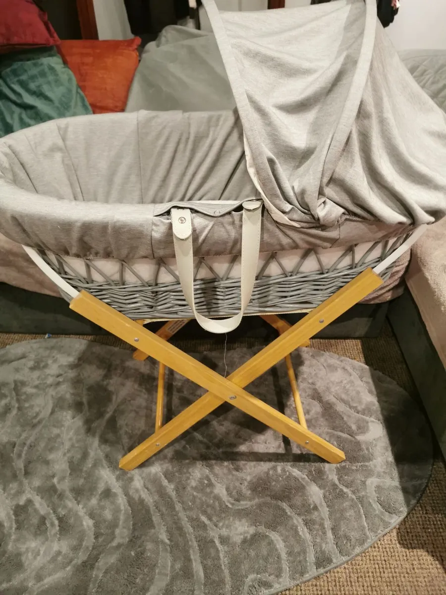 Moses Basket with stand. Gray color. - Image 3