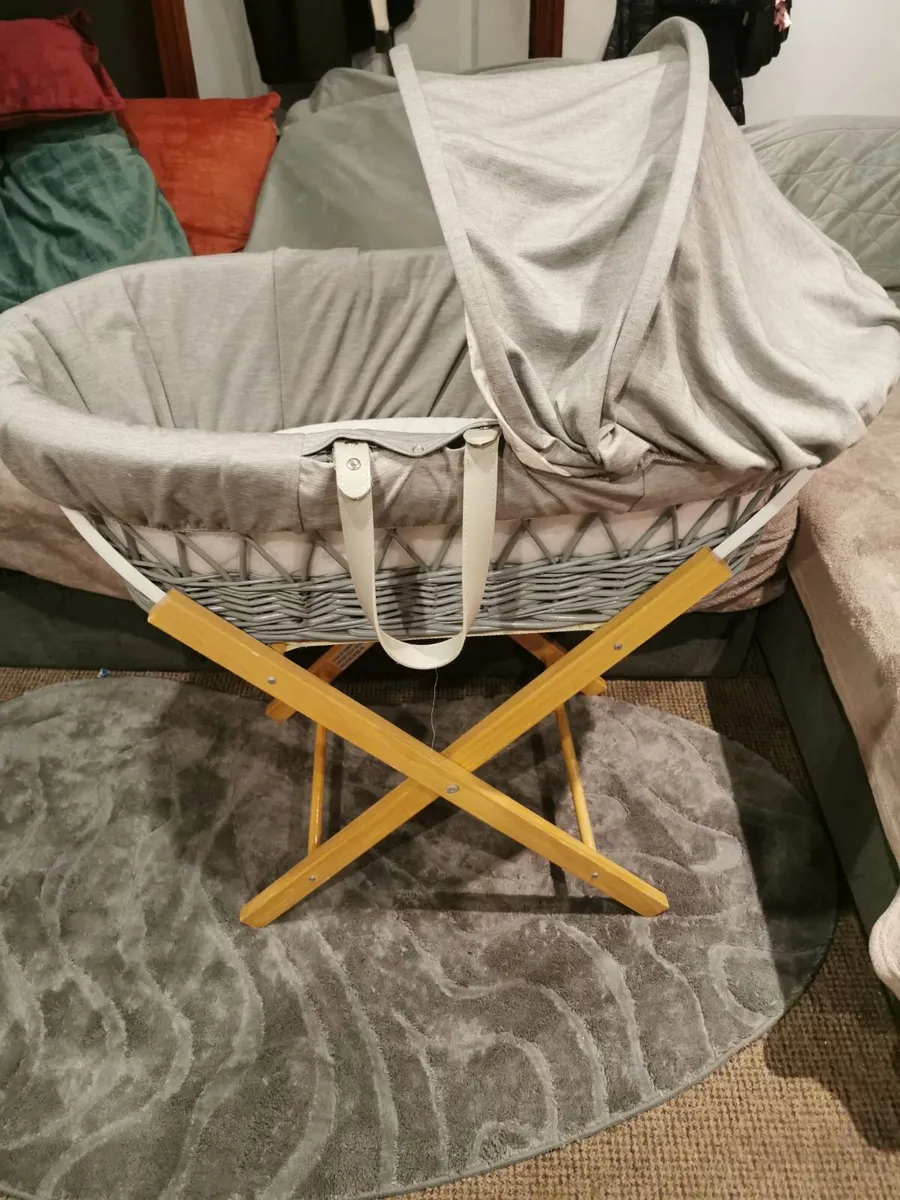 Moses Basket with stand. Gray color. - Image 4