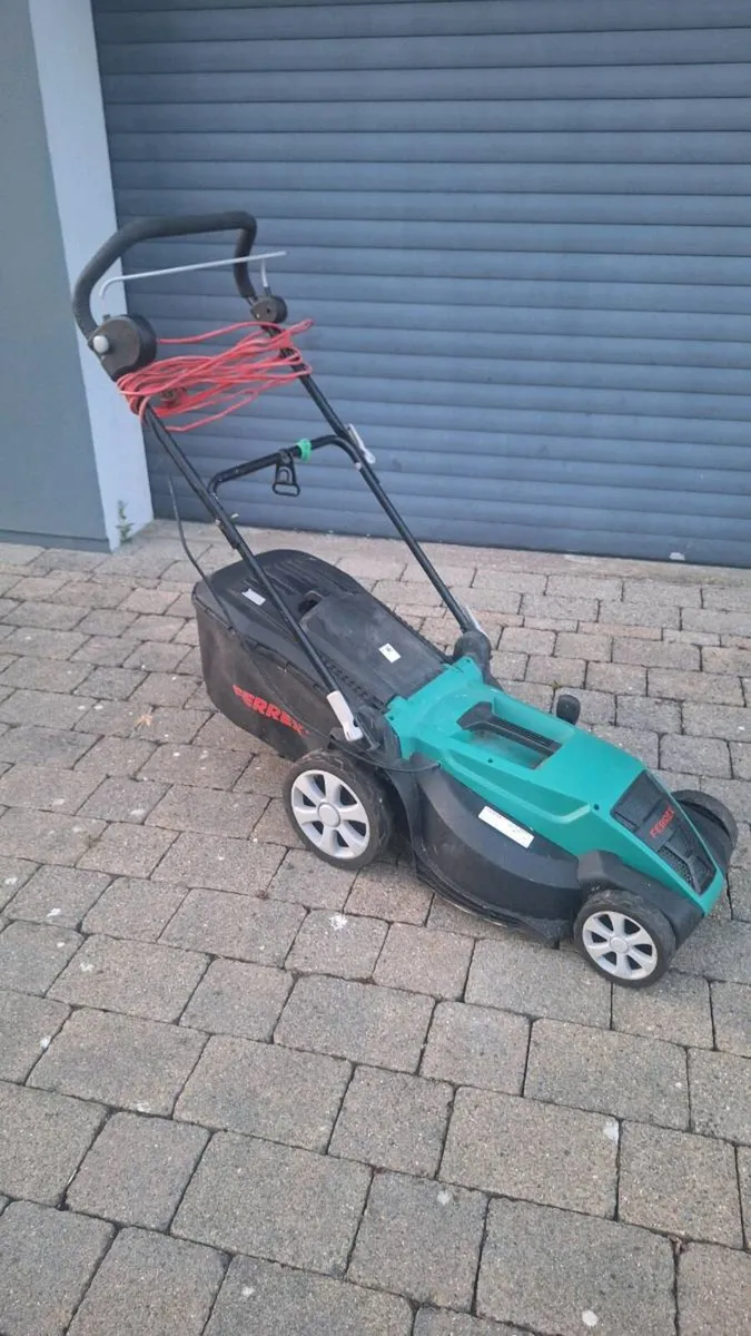 Electric lawnmower - Image 1
