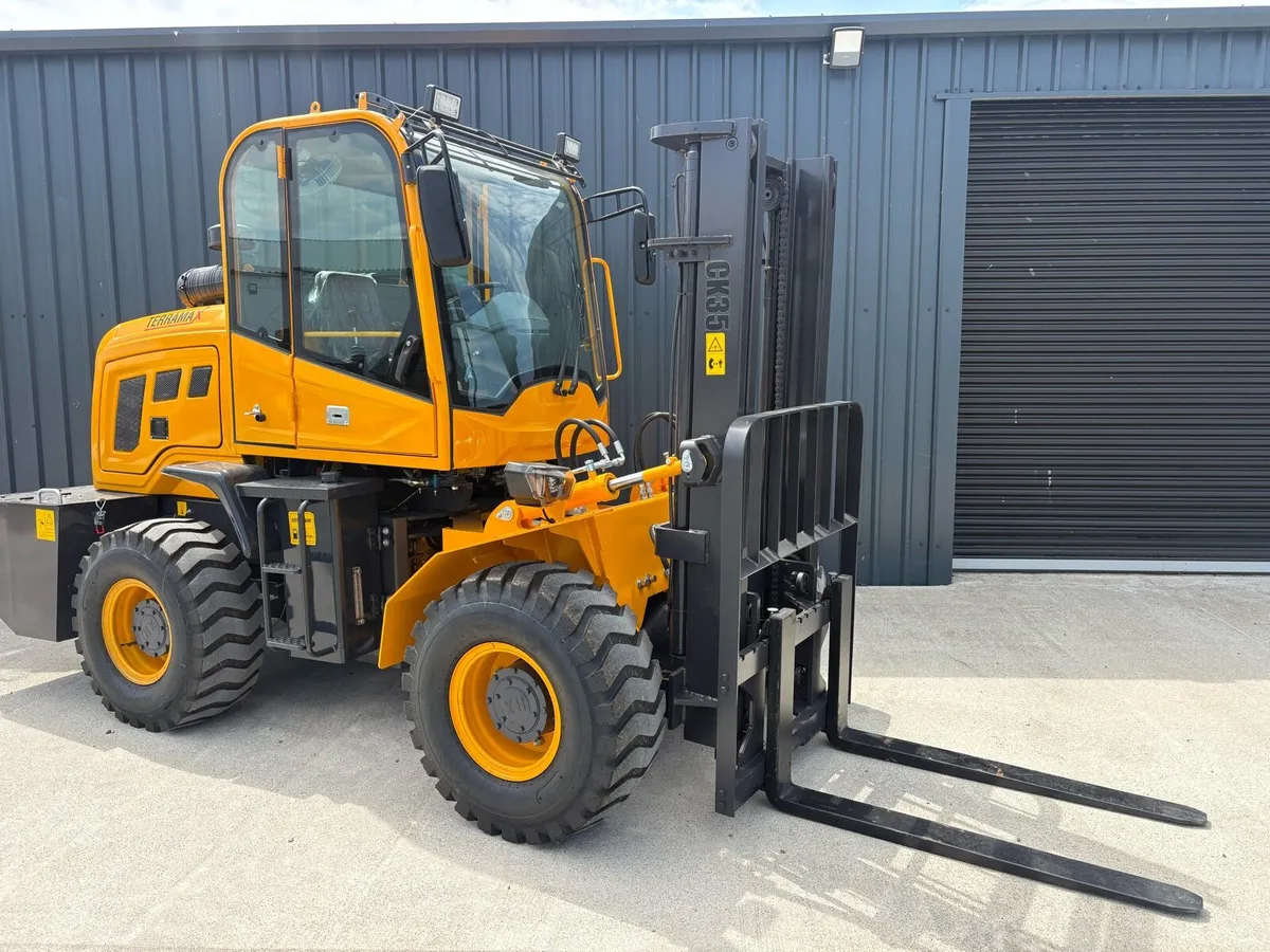 Terramax 3.5T All Terrain Articulated Forklift 4WD - Image 1