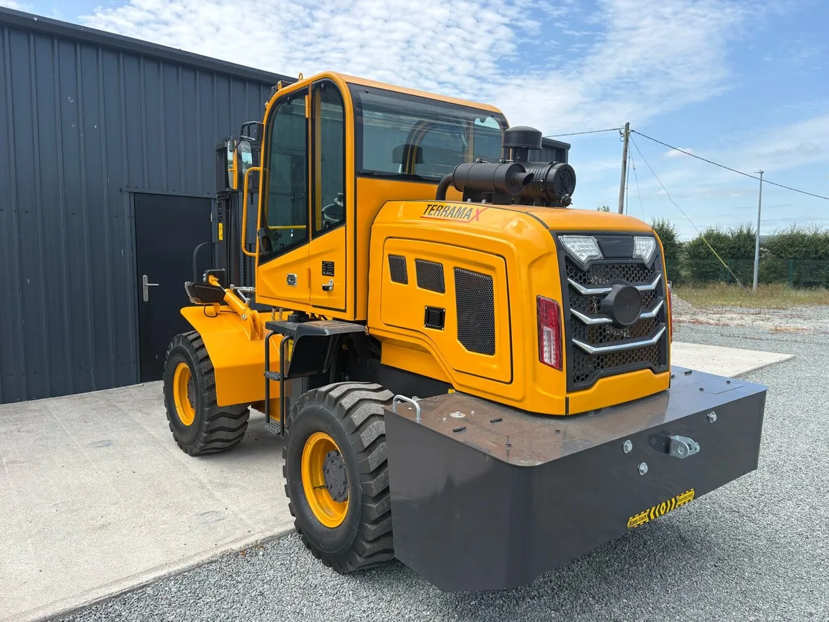 Terramax 3.5T All Terrain Articulated Forklift 4WD - Image 2