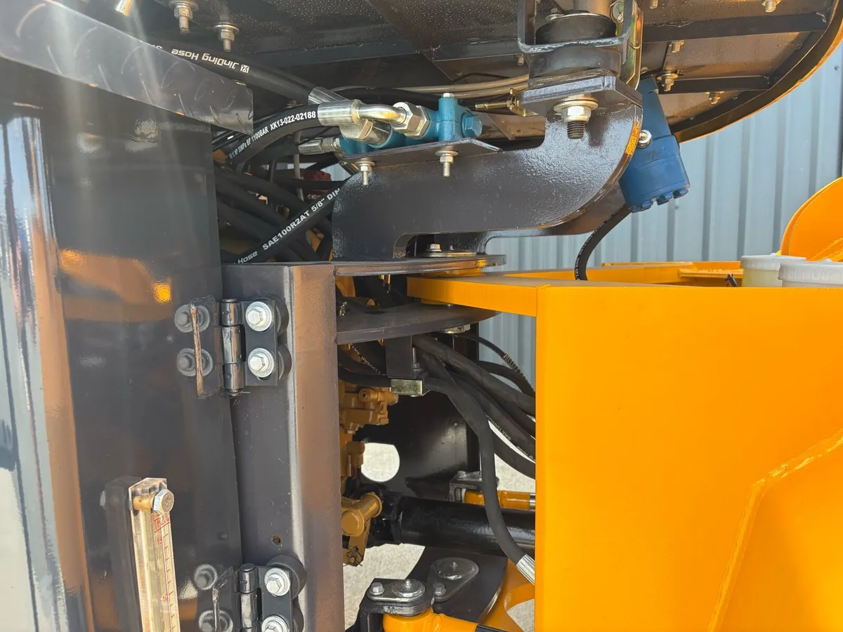 Terramax 3.5T All Terrain Articulated Forklift 4WD - Image 3