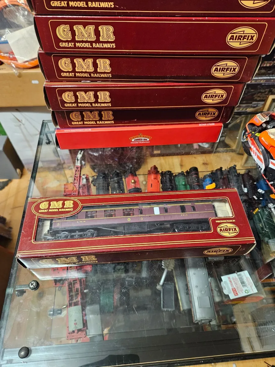 Hornby Airfix OO Gauge Carraige