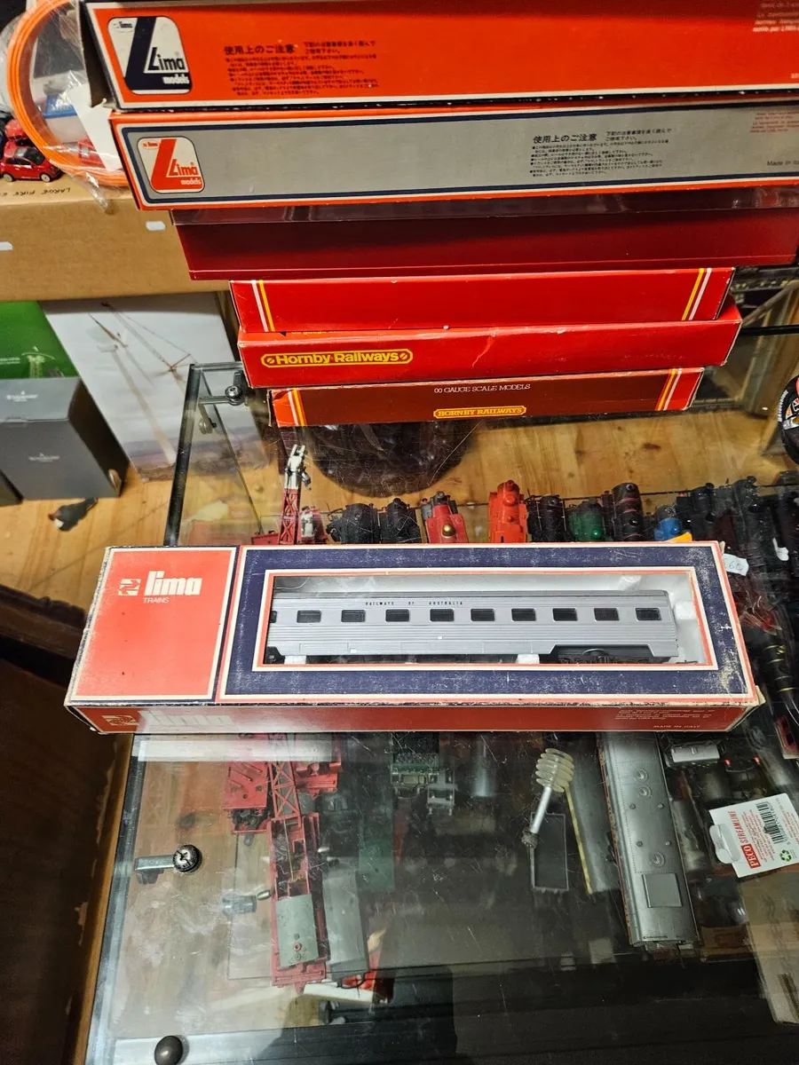 Hornby Lima OO Gauge Carraige - Image 1