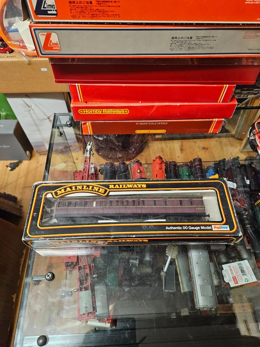 Hornby Mainline OO Gauge Carraige