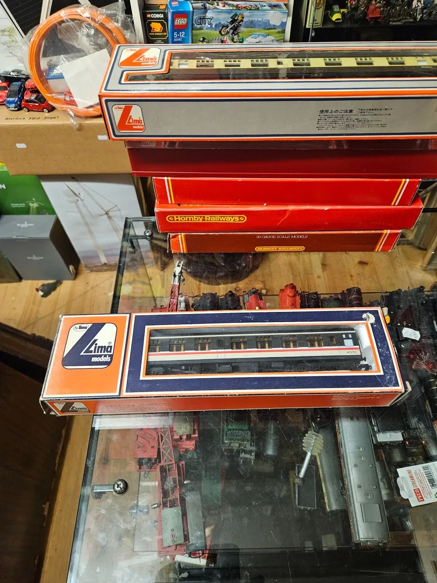 Hornby Lima OO Gauge Carraige