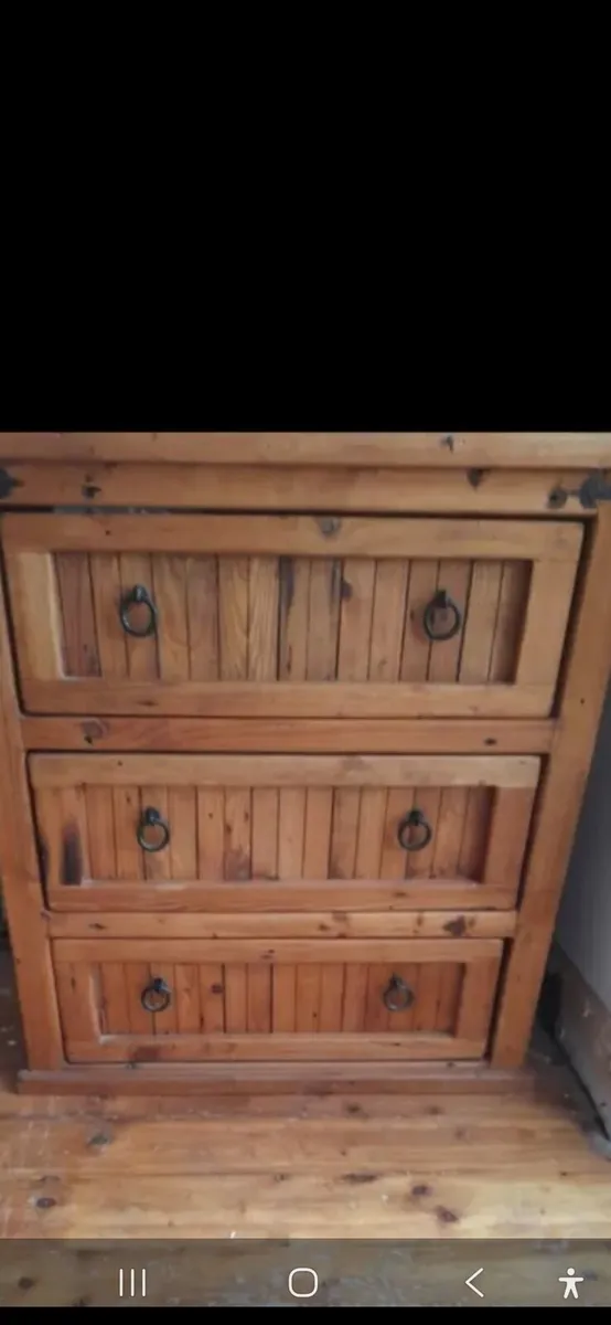 Mexican pine dresser - Image 1