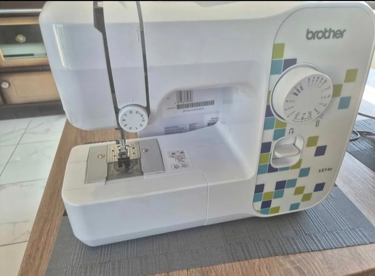 Brother LS14 Sewing machine including Accessories - Image 2