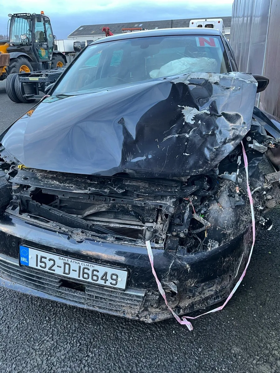 Crashed 152 Volkswagen polo - Image 2