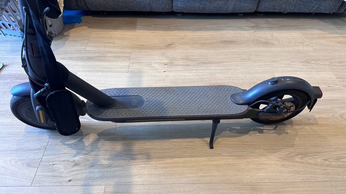 Xiaomi 1S Electric Scooter – Excellent Condition - Image 2