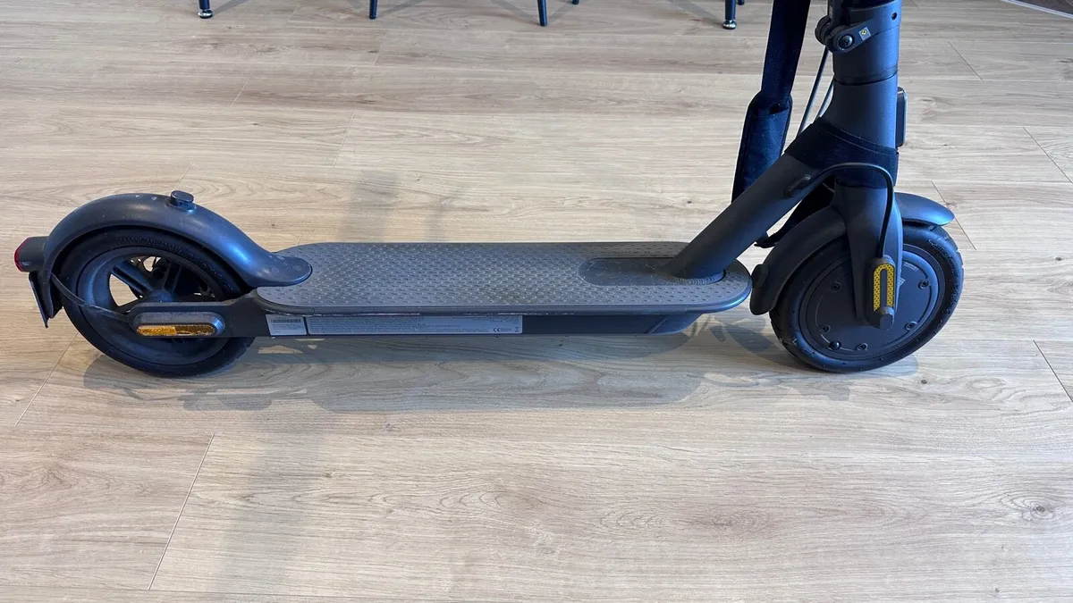 Xiaomi 1S Electric Scooter – Excellent Condition - Image 4