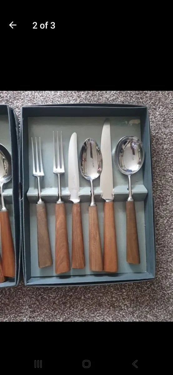 Cutlery with walnut handles - Image 2