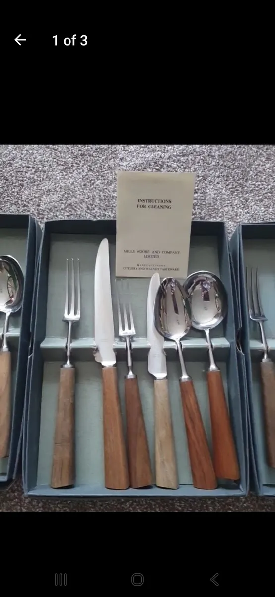 Cutlery with walnut handles - Image 1