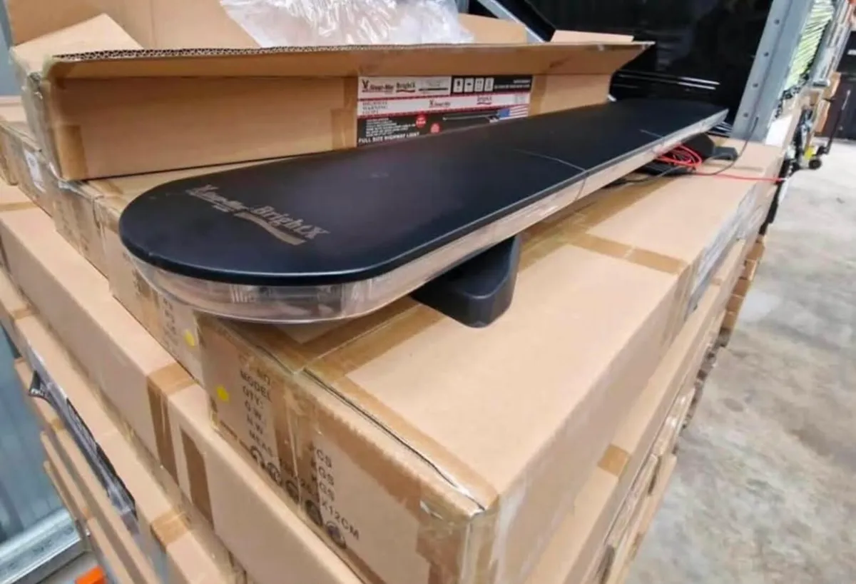 Brand New 4FT Snap-Mac Amber Slim Beacon