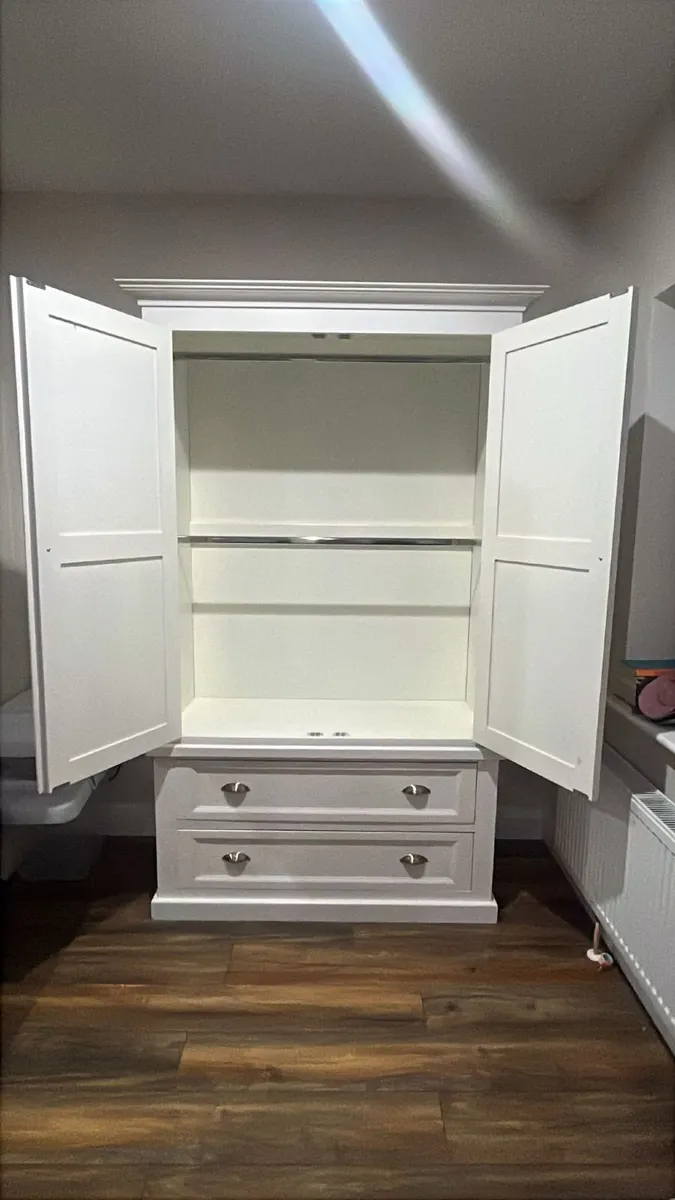Wardrobe - Image 3