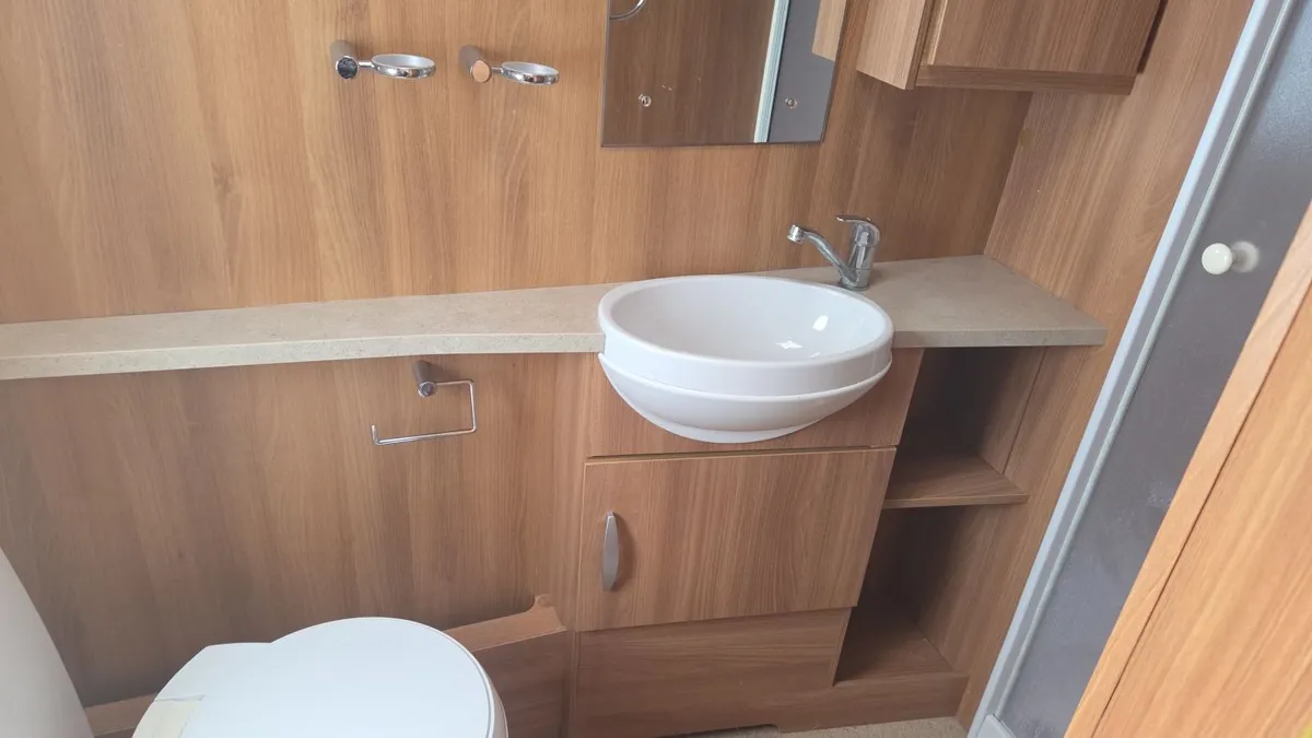 Swift Challenger 620 Caravan 4 berth - Image 3