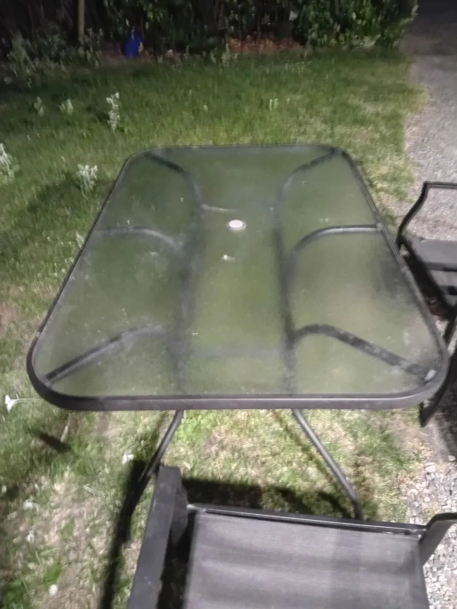 Garden table and chairs - Image 1