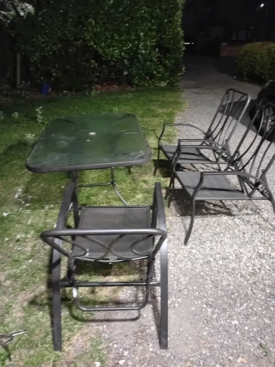Garden table and chairs - Image 3