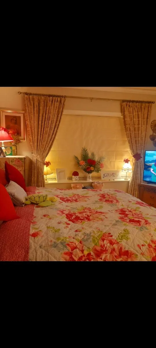Fully lined curtains - Image 1