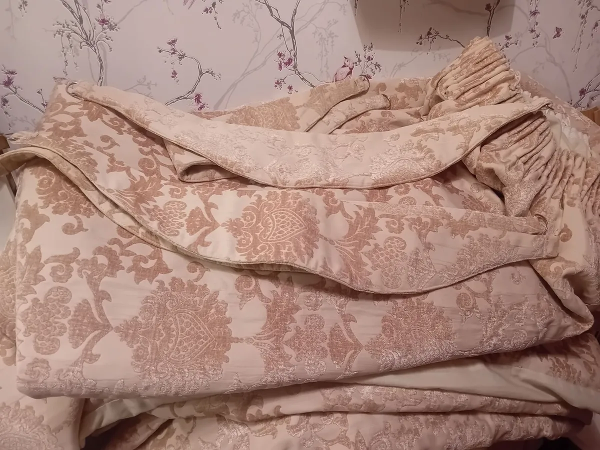 Fully lined curtains - Image 2