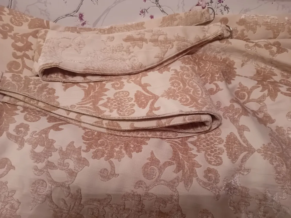 Fully lined curtains - Image 3