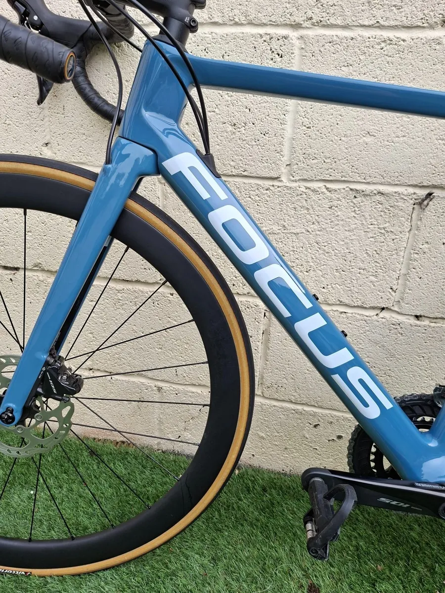 Focus Izalco Max 8.7 Carbon Road Bike - Image 1