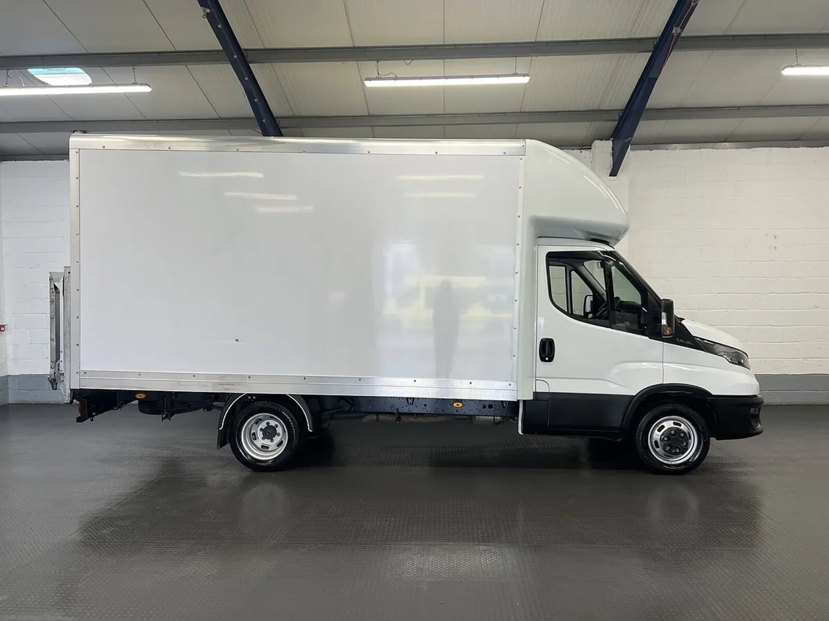 VB - 2023 Iveco Daily Luton Box Van - Image 1