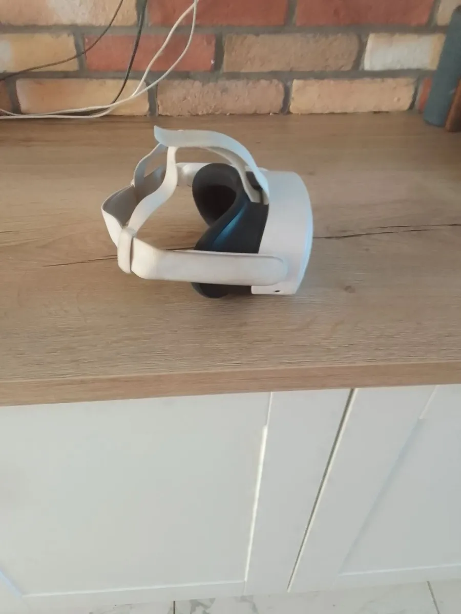 VR Metaquest 3S with controllers - Image 1