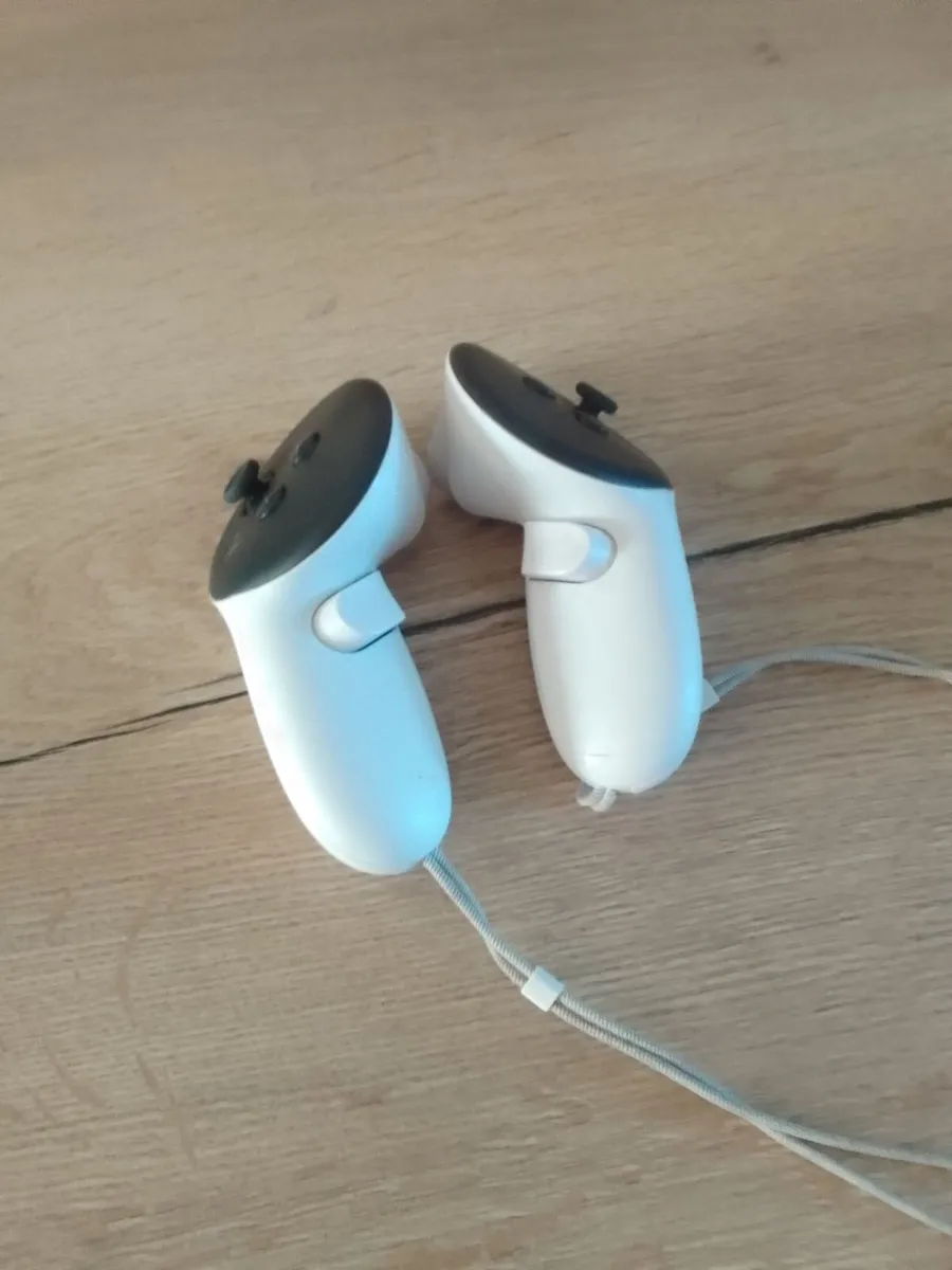 VR Metaquest 3S with controllers - Image 2