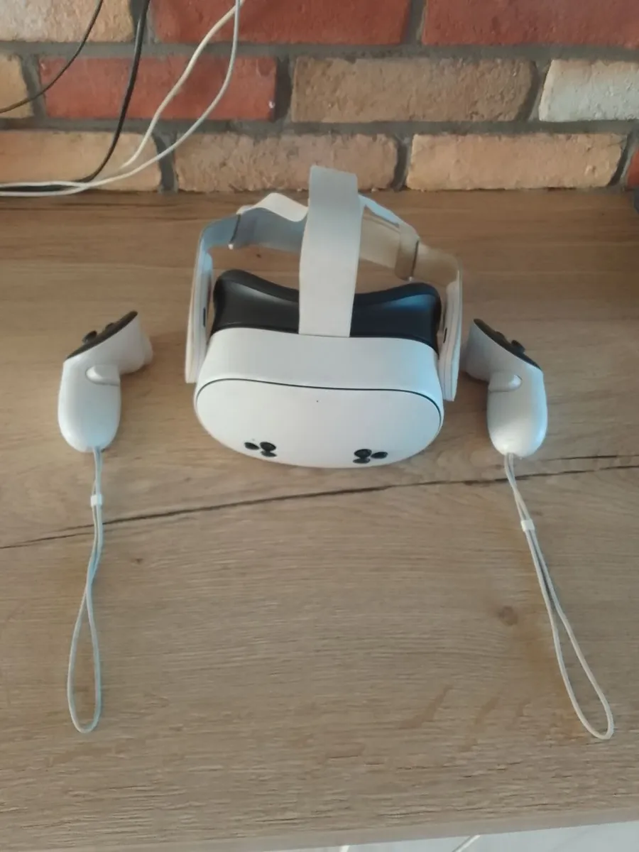 VR Metaquest 3S with controllers - Image 4