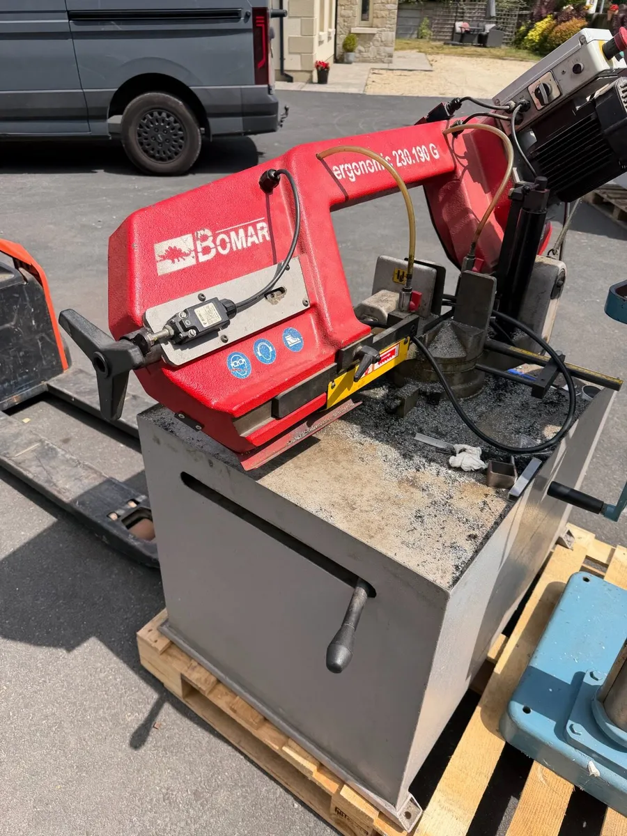 Ex school Bomar swivel head bandsaw - Image 1