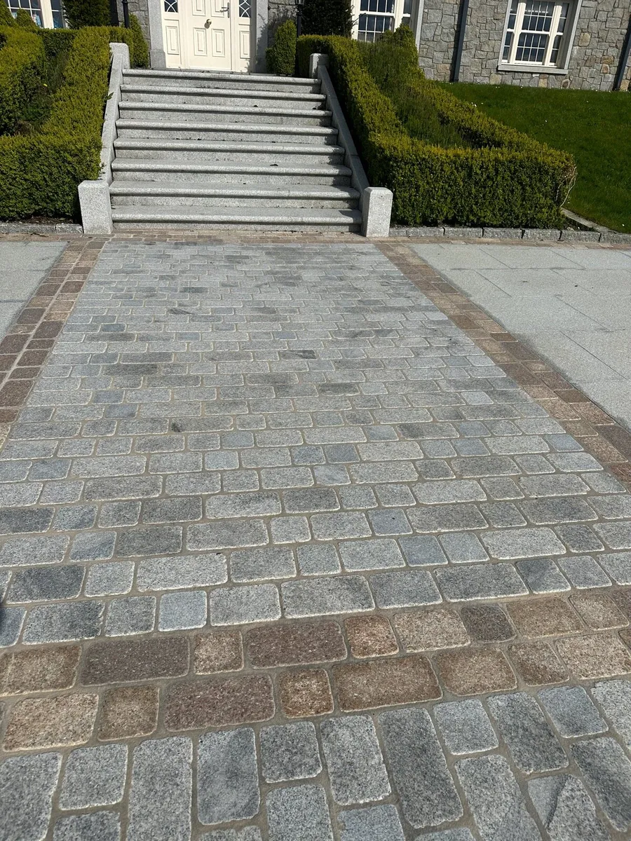 Mixed size sawn and tumbled cobbles - Image 1