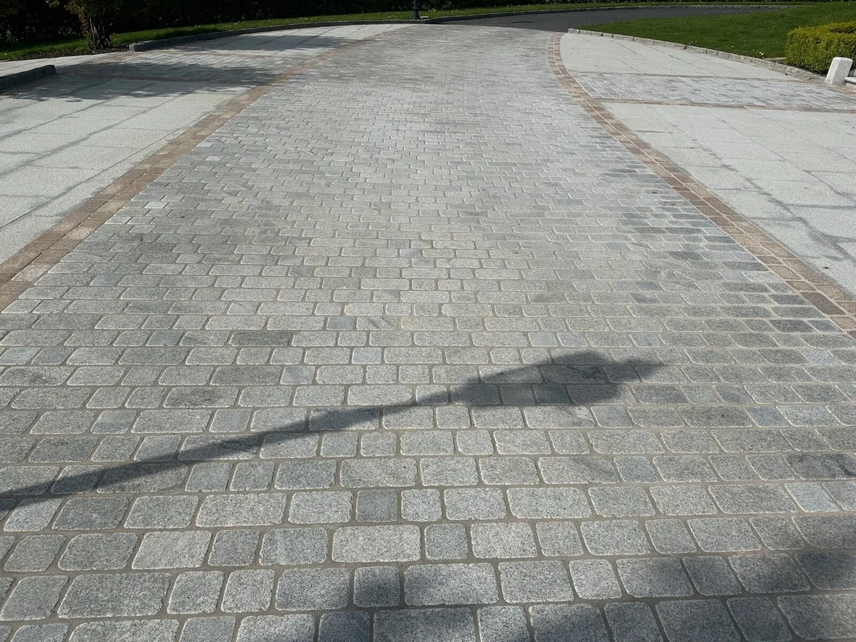 Mixed size sawn and tumbled cobbles - Image 3