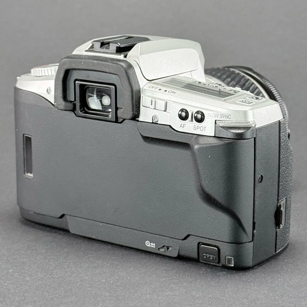Minolta Dynax 4 / Maxxum 4 Film Camera kit - Image 3