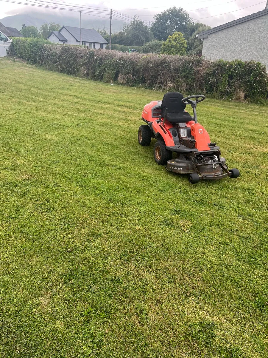 Husqvarna ride on lawnmower - Image 2