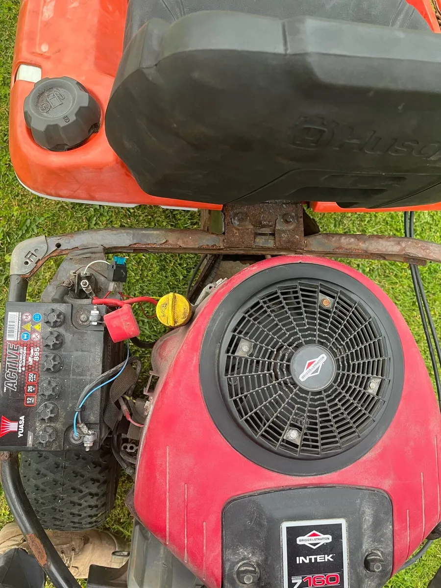 Husqvarna ride on lawnmower - Image 4